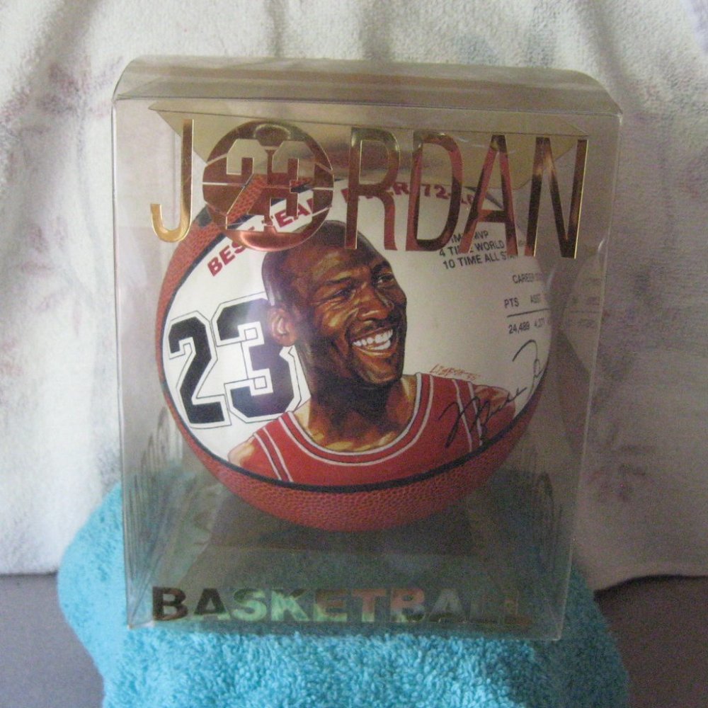 VINTAGE COLLECTIBLE MICHAEL JORDAN